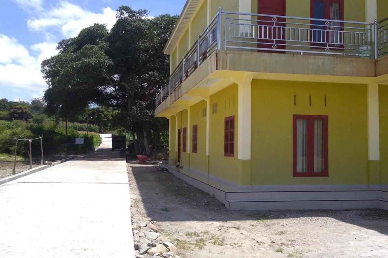Hotel Anugrah Situngkir 3 Near Creative Hub Pangururan Samosir Redpartner Sinapuran Exterior foto