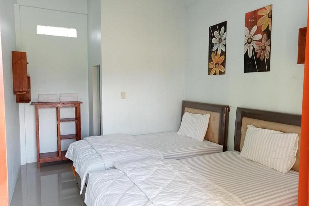 Hotel Anugrah Situngkir 3 Near Creative Hub Pangururan Samosir Redpartner Sinapuran Exterior foto